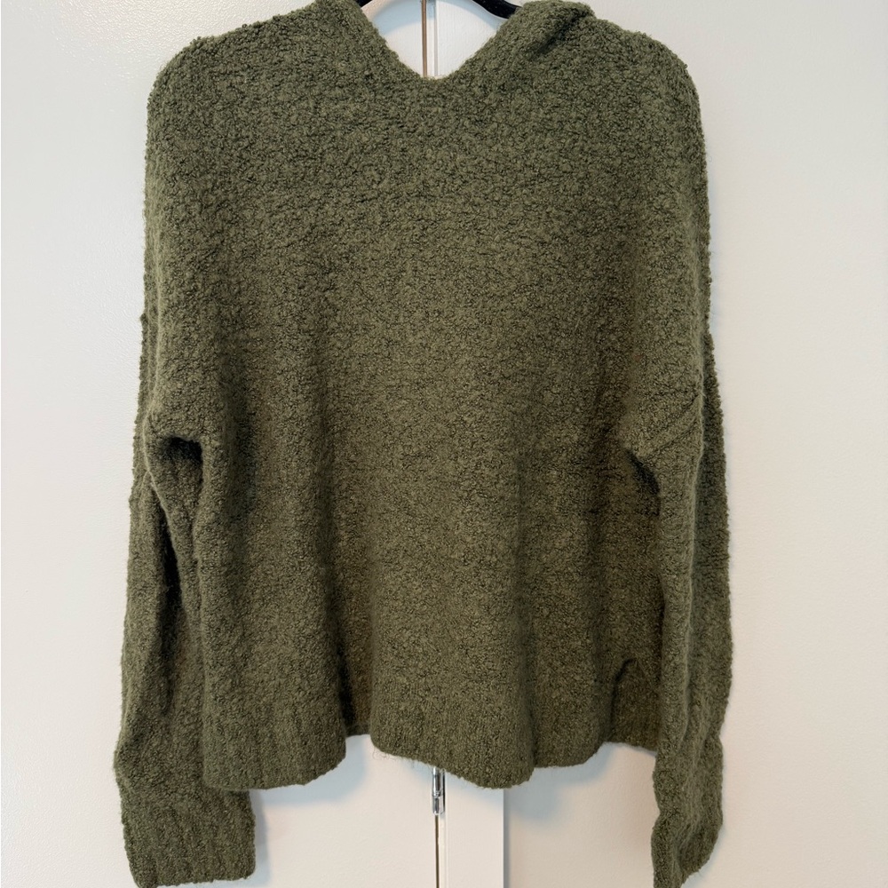 a new day V-Neck Sweater in Forest Green